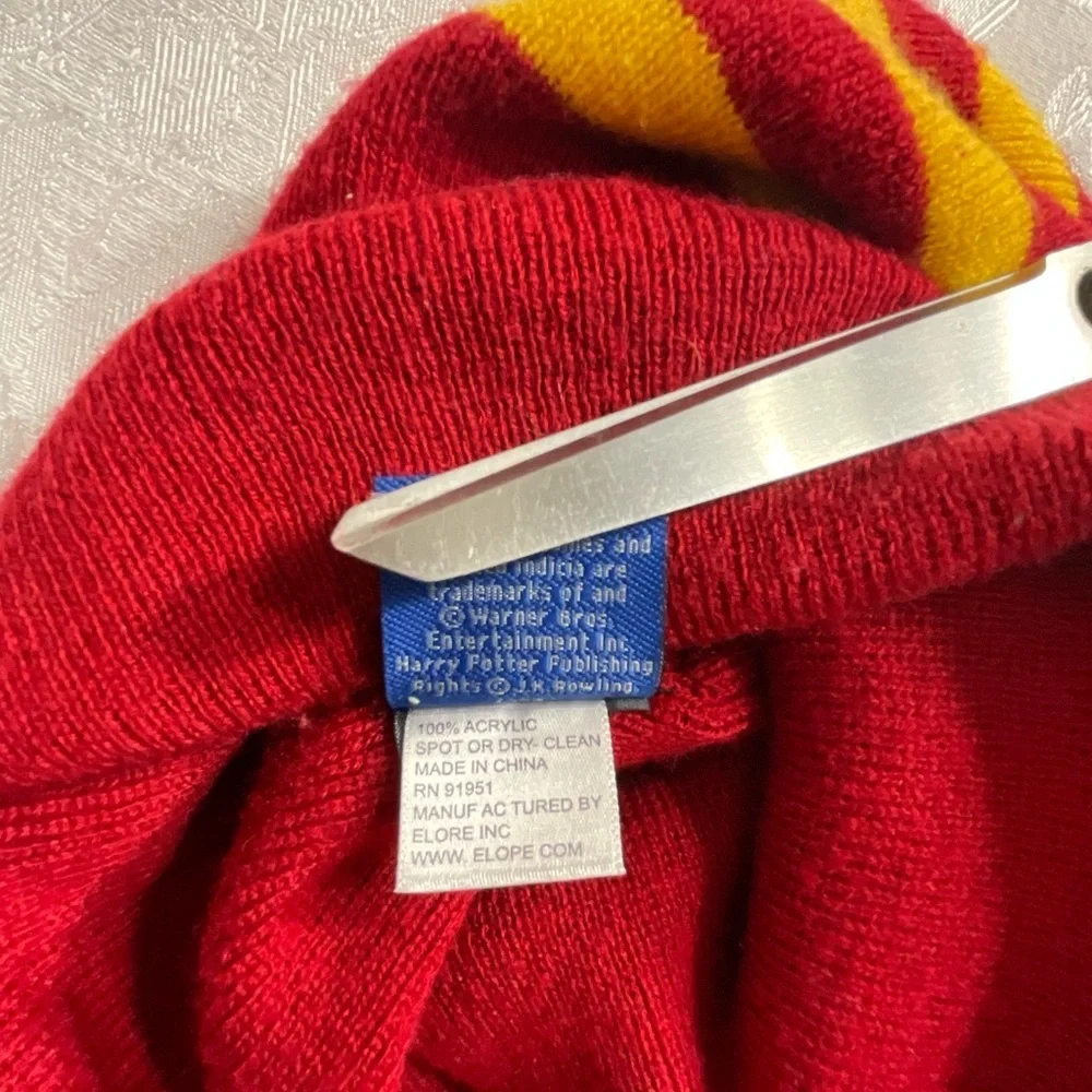 Harry Potter Gryffindor Cuffed Beanie Knit Hat And Scarf Combo Set - Picture 7 of 11